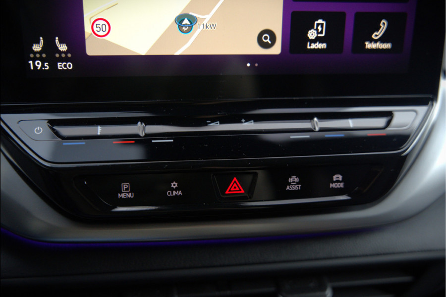 Volkswagen ID.4 First 77 kWh | Stoelverwarming | Stuurverwarming | Trekhaak | Adaptive Cruise Control | Navigatie | Apple Carplay | Keyless | Camera | Parkeersensoren | NAP | BTW | Dealer Onderhouden