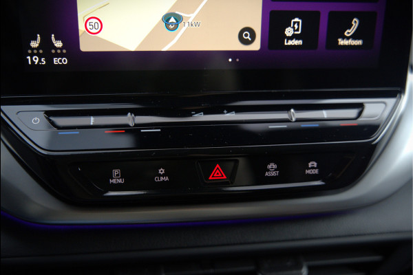 Volkswagen ID.4 First 77 kWh | Stoelverwarming | Stuurverwarming | Trekhaak | Adaptive Cruise Control | Navigatie | Apple Carplay | Keyless | Camera | Parkeersensoren | NAP | BTW | Dealer Onderhouden