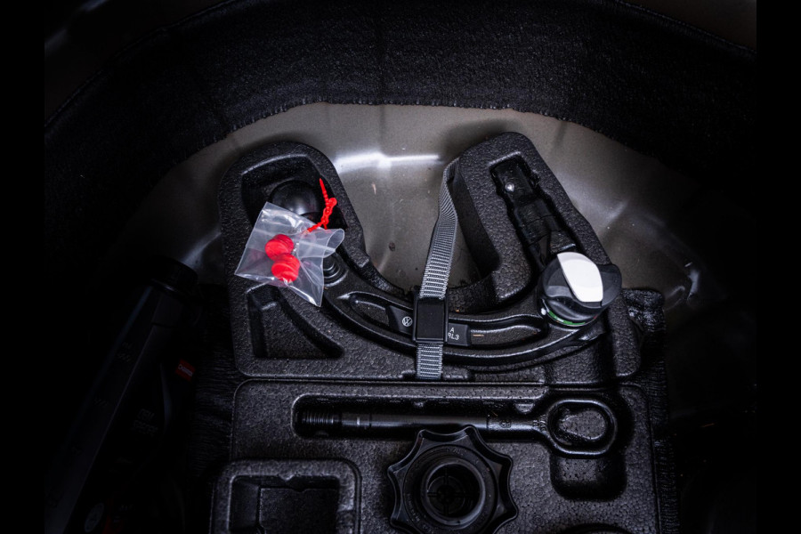 Volkswagen Taigo 1.5 TSI R-Line Business - Pano l ACC l Trekhaak | Camera