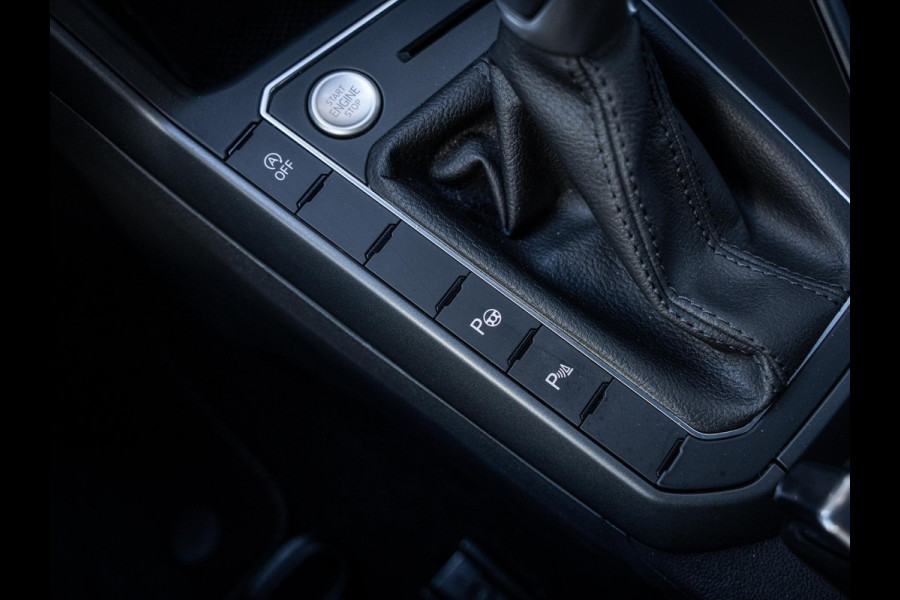 Volkswagen Taigo 1.5 TSI R-Line Business - Pano l ACC l Trekhaak | Camera