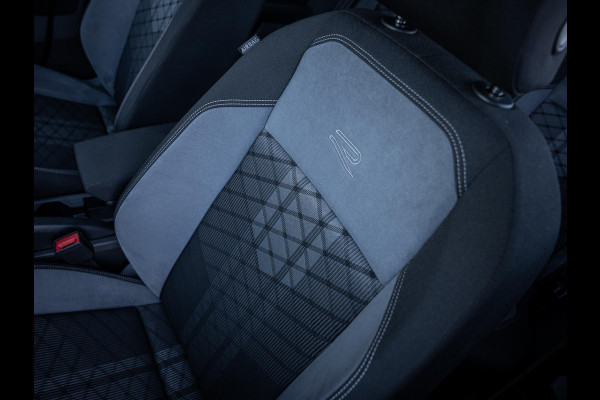 Volkswagen Taigo 1.5 TSI R-Line Business - Pano l ACC l Trekhaak | Camera