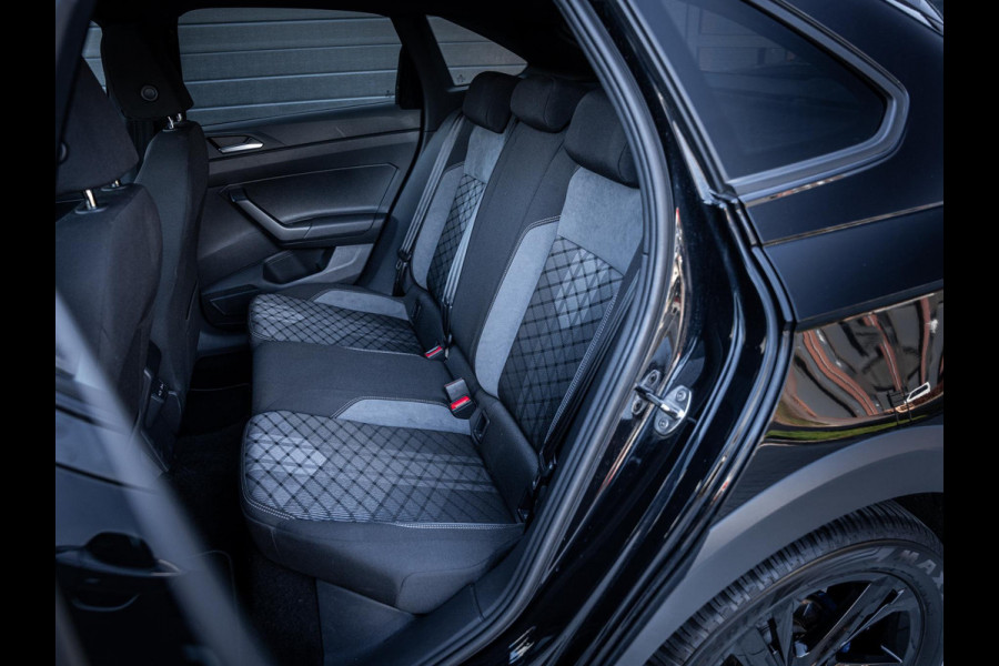 Volkswagen Taigo 1.5 TSI R-Line Business - Pano l ACC l Trekhaak | Camera