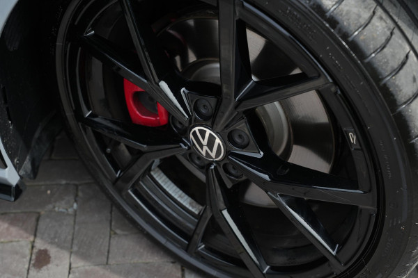 Volkswagen Golf 2.0 TSI GTI Facelift IQ LED Sfeerverlichting Harman/Kardon Carplay Stuurverw. 19"LM