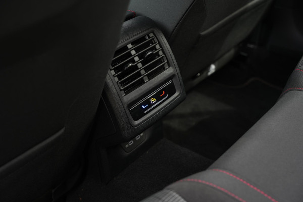 Volkswagen Golf 2.0 TSI GTI Facelift IQ LED Sfeerverlichting Harman/Kardon Carplay Stuurverw. 19"LM