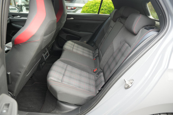 Volkswagen Golf 2.0 TSI GTI Facelift IQ LED Sfeerverlichting Harman/Kardon Carplay Stuurverw. 19"LM