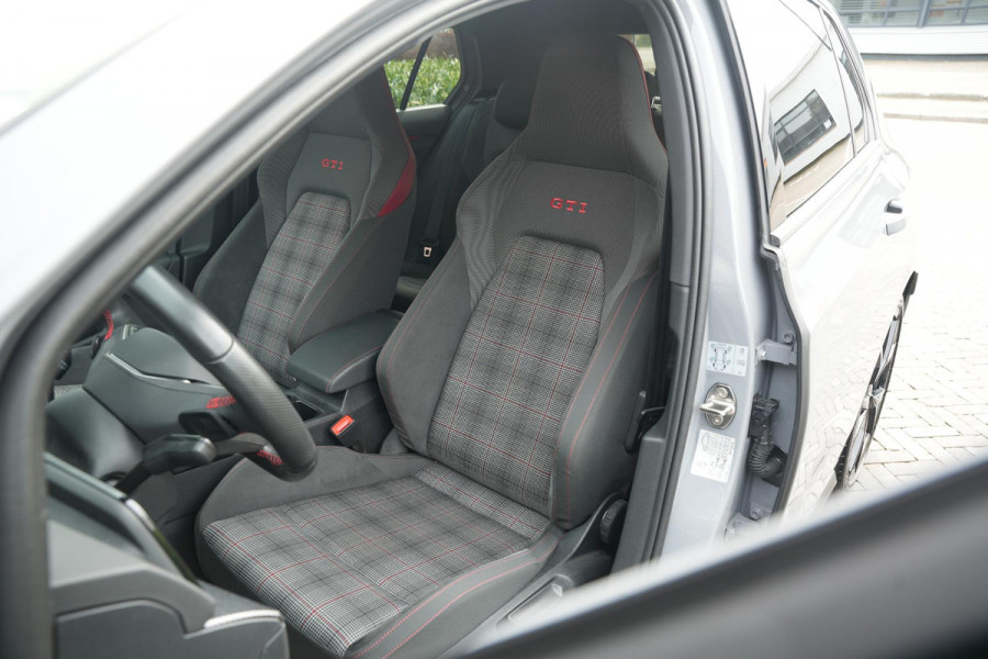 Volkswagen Golf 2.0 TSI GTI Facelift IQ LED Sfeerverlichting Harman/Kardon Carplay Stuurverw. 19"LM