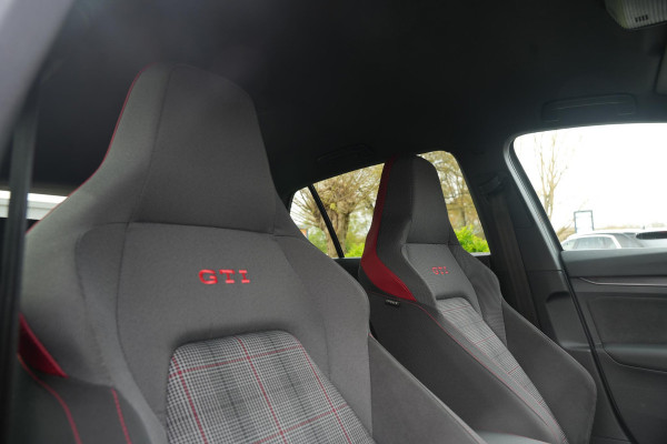 Volkswagen Golf 2.0 TSI GTI Facelift IQ LED Sfeerverlichting Harman/Kardon Carplay Stuurverw. 19"LM