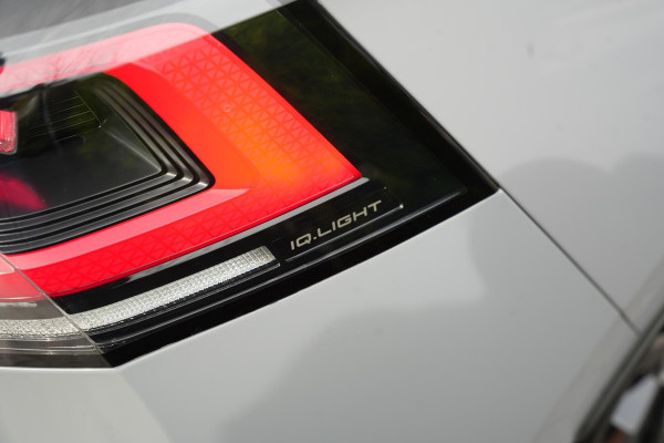 Volkswagen Golf 2.0 TSI GTI Facelift IQ LED Sfeerverlichting Harman/Kardon Carplay Stuurverw. 19"LM