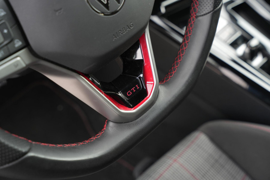 Volkswagen Golf 2.0 TSI GTI Facelift IQ LED Sfeerverlichting Harman/Kardon Carplay Stuurverw. 19"LM