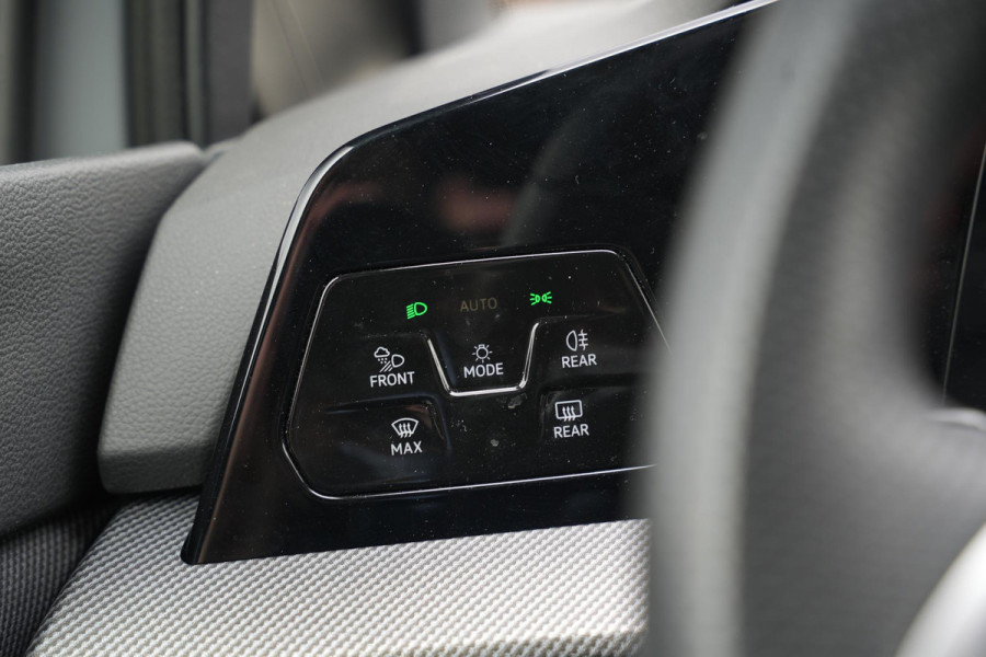 Volkswagen Golf 2.0 TSI GTI Facelift IQ LED Sfeerverlichting Harman/Kardon Carplay Stuurverw. 19"LM