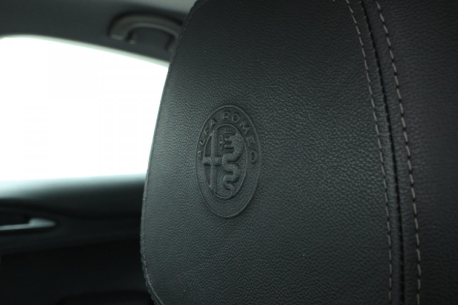 Alfa Romeo Stelvio 2.2d Super Automaat, Navigatie, Leer, Climate,