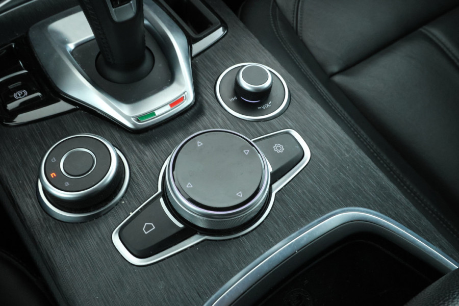 Alfa Romeo Stelvio 2.2d Super Automaat, Navigatie, Leer, Climate,