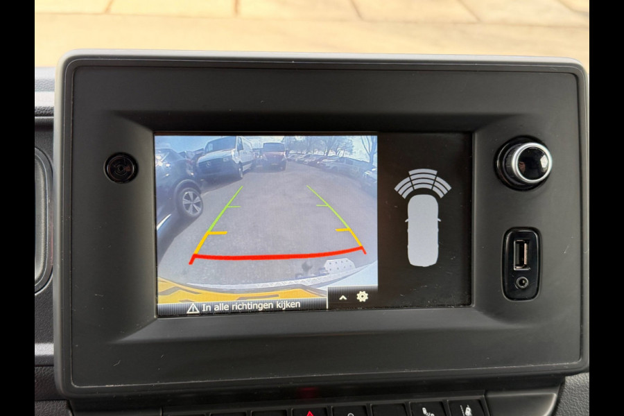 Renault Master T35 2.3 dCi 150PK L2H2 Energy Work Edition / Camera / Trekhaak / 3 zits / Navi met app connect