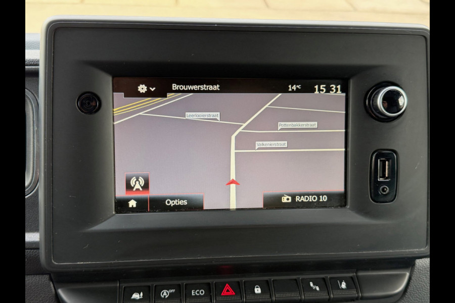 Renault Master T35 2.3 dCi 150PK L2H2 Energy Work Edition / Camera / Trekhaak / 3 zits / Navi met app connect