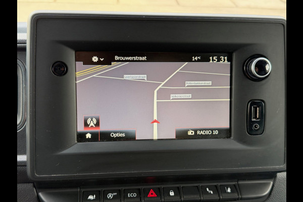 Renault Master T35 2.3 dCi 150PK L2H2 Energy Work Edition / Camera / Trekhaak / 3 zits / Navi met app connect