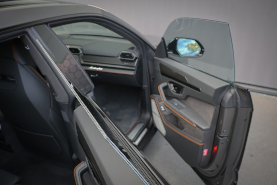Lamborghini Urus SE 4.0 V8 Hybrid | AKRAPOVIC | BTW-AUTO | B&O 3D ADVANCED | ACC | LAMBORGHINI EYE | HUD | 4-WIELSTURING