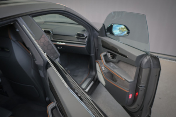 Lamborghini Urus SE 4.0 V8 Hybrid | AKRAPOVIC | BTW-AUTO | B&O 3D ADVANCED | ACC | LAMBORGHINI EYE | HUD | 4-WIELSTURING