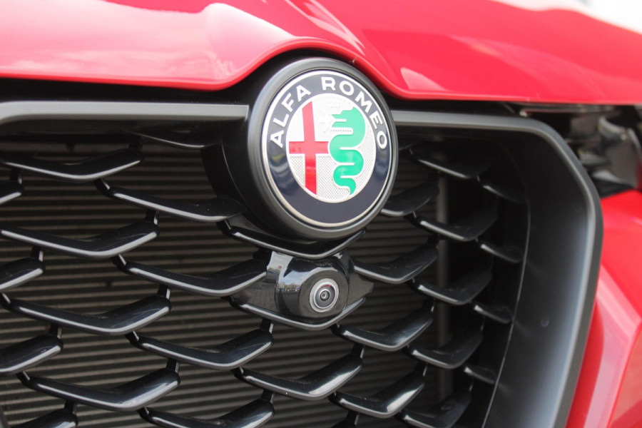 Alfa Romeo Tonale 1.3T PHEV 280pk Edizione Business | HARMAN/KARDON PREMIUM AUDIO | PREMIUM PACK: LEDEREN BEKLEDING/GEVENTILEERDE VOORSTOELEN/4-VOUDIG ELEKTRISCH VERSTELBARE LENDESTEUN VOORSTOELEN | WINTERPACK: STOEL/STUUR VERWARMING | TECHNOLOGY PACK: PARKEERWAARSCHUWING VOOR EN ACHTER/360° CAMERA/AUTOMATISCH INPARKEREN/ AUTONOMOUS DRIVING LEVEL 2: ADAPTIVE CRUISE CONTROL/LANE CENTERING ASSIST/TRAFFIC JAM ASSIST DODEHOEK DETECTIE AUTOMATISCH DIMMENDE BUITENSPIEGELS | DRAADLOZE TELEFOONLADER | FULL LED MATRIX KOPLAMPEN | DUAL STAGE VALVE: ACTIEVE DEMPING | KEYLESS ENTRY/START | 1MM 19''