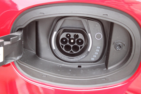 Alfa Romeo Tonale 1.3T PHEV 280pk Edizione Business | HARMAN/KARDON PREMIUM AUDIO | PREMIUM PACK: LEDEREN BEKLEDING/GEVENTILEERDE VOORSTOELEN/4-VOUDIG ELEKTRISCH VERSTELBARE LENDESTEUN VOORSTOELEN | WINTERPACK: STOEL/STUUR VERWARMING | TECHNOLOGY PACK: PARKEERWAARSCHUWING VOOR EN ACHTER/360° CAMERA/AUTOMATISCH INPARKEREN/ AUTONOMOUS DRIVING LEVEL 2: ADAPTIVE CRUISE CONTROL/LANE CENTERING ASSIST/TRAFFIC JAM ASSIST DODEHOEK DETECTIE AUTOMATISCH DIMMENDE BUITENSPIEGELS | DRAADLOZE TELEFOONLADER | FULL LED MATRIX KOPLAMPEN | DUAL STAGE VALVE: ACTIEVE DEMPING | KEYLESS ENTRY/START | 1MM 19''