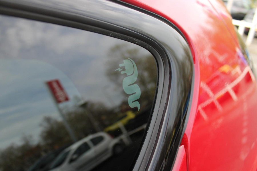 Alfa Romeo Tonale 1.3T PHEV 280pk Edizione Business | HARMAN/KARDON PREMIUM AUDIO | PREMIUM PACK: LEDEREN BEKLEDING/GEVENTILEERDE VOORSTOELEN/4-VOUDIG ELEKTRISCH VERSTELBARE LENDESTEUN VOORSTOELEN | WINTERPACK: STOEL/STUUR VERWARMING | TECHNOLOGY PACK: PARKEERWAARSCHUWING VOOR EN ACHTER/360° CAMERA/AUTOMATISCH INPARKEREN/ AUTONOMOUS DRIVING LEVEL 2: ADAPTIVE CRUISE CONTROL/LANE CENTERING ASSIST/TRAFFIC JAM ASSIST DODEHOEK DETECTIE AUTOMATISCH DIMMENDE BUITENSPIEGELS | DRAADLOZE TELEFOONLADER | FULL LED MATRIX KOPLAMPEN | DUAL STAGE VALVE: ACTIEVE DEMPING | KEYLESS ENTRY/START | 1MM 19''