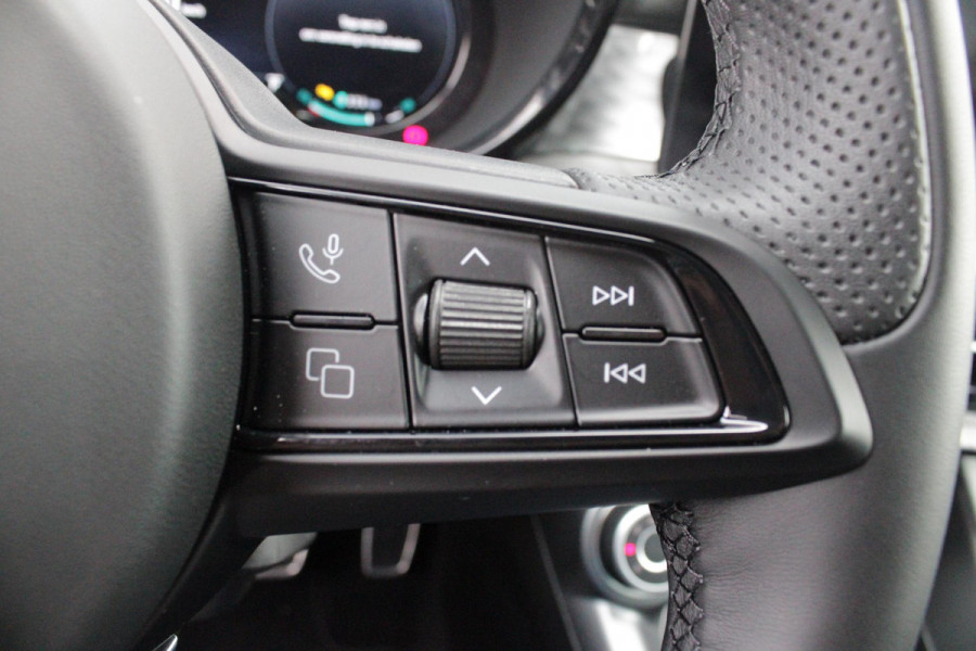 Alfa Romeo Tonale 1.3T PHEV 280pk Edizione Business | HARMAN/KARDON PREMIUM AUDIO | PREMIUM PACK: LEDEREN BEKLEDING/GEVENTILEERDE VOORSTOELEN/4-VOUDIG ELEKTRISCH VERSTELBARE LENDESTEUN VOORSTOELEN | WINTERPACK: STOEL/STUUR VERWARMING | TECHNOLOGY PACK: PARKEERWAARSCHUWING VOOR EN ACHTER/360° CAMERA/AUTOMATISCH INPARKEREN/ AUTONOMOUS DRIVING LEVEL 2: ADAPTIVE CRUISE CONTROL/LANE CENTERING ASSIST/TRAFFIC JAM ASSIST DODEHOEK DETECTIE AUTOMATISCH DIMMENDE BUITENSPIEGELS | DRAADLOZE TELEFOONLADER | FULL LED MATRIX KOPLAMPEN | DUAL STAGE VALVE: ACTIEVE DEMPING | KEYLESS ENTRY/START | 1MM 19''