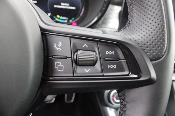 Alfa Romeo Tonale 1.3T PHEV 280pk Edizione Business | HARMAN/KARDON PREMIUM AUDIO | PREMIUM PACK: LEDEREN BEKLEDING/GEVENTILEERDE VOORSTOELEN/4-VOUDIG ELEKTRISCH VERSTELBARE LENDESTEUN VOORSTOELEN | WINTERPACK: STOEL/STUUR VERWARMING | TECHNOLOGY PACK: PARKEERWAARSCHUWING VOOR EN ACHTER/360° CAMERA/AUTOMATISCH INPARKEREN/ AUTONOMOUS DRIVING LEVEL 2: ADAPTIVE CRUISE CONTROL/LANE CENTERING ASSIST/TRAFFIC JAM ASSIST DODEHOEK DETECTIE AUTOMATISCH DIMMENDE BUITENSPIEGELS | DRAADLOZE TELEFOONLADER | FULL LED MATRIX KOPLAMPEN | DUAL STAGE VALVE: ACTIEVE DEMPING | KEYLESS ENTRY/START | 1MM 19''