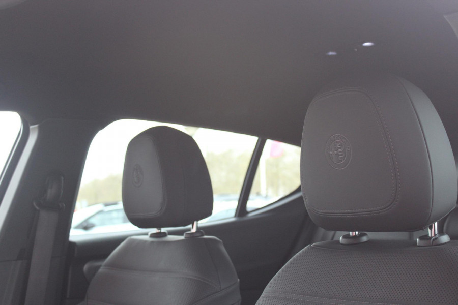 Alfa Romeo Tonale 1.3T PHEV 280pk Edizione Business | HARMAN/KARDON PREMIUM AUDIO | PREMIUM PACK: LEDEREN BEKLEDING/GEVENTILEERDE VOORSTOELEN/4-VOUDIG ELEKTRISCH VERSTELBARE LENDESTEUN VOORSTOELEN | WINTERPACK: STOEL/STUUR VERWARMING | TECHNOLOGY PACK: PARKEERWAARSCHUWING VOOR EN ACHTER/360° CAMERA/AUTOMATISCH INPARKEREN/ AUTONOMOUS DRIVING LEVEL 2: ADAPTIVE CRUISE CONTROL/LANE CENTERING ASSIST/TRAFFIC JAM ASSIST DODEHOEK DETECTIE AUTOMATISCH DIMMENDE BUITENSPIEGELS | DRAADLOZE TELEFOONLADER | FULL LED MATRIX KOPLAMPEN | DUAL STAGE VALVE: ACTIEVE DEMPING | KEYLESS ENTRY/START | 1MM 19''