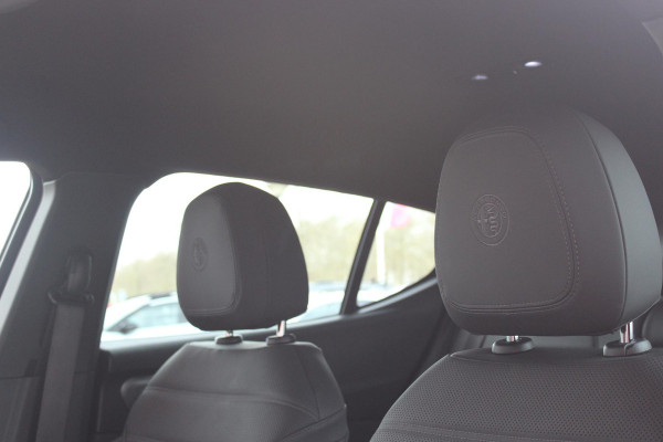 Alfa Romeo Tonale 1.3T PHEV 280pk Edizione Business | HARMAN/KARDON PREMIUM AUDIO | PREMIUM PACK: LEDEREN BEKLEDING/GEVENTILEERDE VOORSTOELEN/4-VOUDIG ELEKTRISCH VERSTELBARE LENDESTEUN VOORSTOELEN | WINTERPACK: STOEL/STUUR VERWARMING | TECHNOLOGY PACK: PARKEERWAARSCHUWING VOOR EN ACHTER/360° CAMERA/AUTOMATISCH INPARKEREN/ AUTONOMOUS DRIVING LEVEL 2: ADAPTIVE CRUISE CONTROL/LANE CENTERING ASSIST/TRAFFIC JAM ASSIST DODEHOEK DETECTIE AUTOMATISCH DIMMENDE BUITENSPIEGELS | DRAADLOZE TELEFOONLADER | FULL LED MATRIX KOPLAMPEN | DUAL STAGE VALVE: ACTIEVE DEMPING | KEYLESS ENTRY/START | 1MM 19''