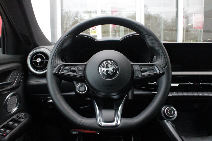 Alfa Romeo Tonale 1.3T PHEV 280pk Edizione Business | HARMAN/KARDON PREMIUM AUDIO | PREMIUM PACK: LEDEREN BEKLEDING/GEVENTILEERDE VOORSTOELEN/4-VOUDIG ELEKTRISCH VERSTELBARE LENDESTEUN VOORSTOELEN | WINTERPACK: STOEL/STUUR VERWARMING | TECHNOLOGY PACK: PARKEERWAARSCHUWING VOOR EN ACHTER/360° CAMERA/AUTOMATISCH INPARKEREN/ AUTONOMOUS DRIVING LEVEL 2: ADAPTIVE CRUISE CONTROL/LANE CENTERING ASSIST/TRAFFIC JAM ASSIST DODEHOEK DETECTIE AUTOMATISCH DIMMENDE BUITENSPIEGELS | DRAADLOZE TELEFOONLADER | FULL LED MATRIX KOPLAMPEN | DUAL STAGE VALVE: ACTIEVE DEMPING | KEYLESS ENTRY/START | 1MM 19''