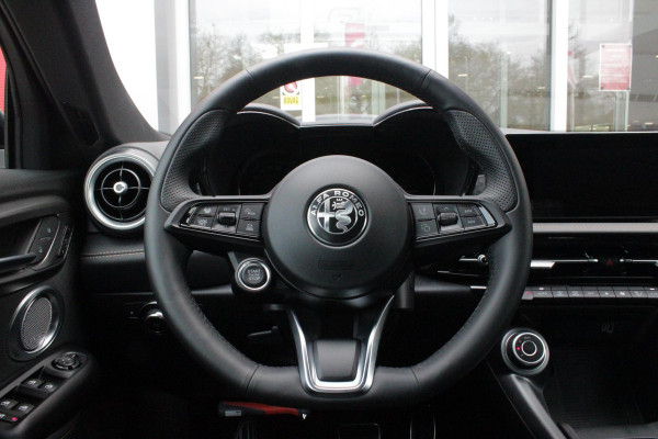 Alfa Romeo Tonale 1.3T PHEV 280pk Edizione Business | HARMAN/KARDON PREMIUM AUDIO | PREMIUM PACK: LEDEREN BEKLEDING/GEVENTILEERDE VOORSTOELEN/4-VOUDIG ELEKTRISCH VERSTELBARE LENDESTEUN VOORSTOELEN | WINTERPACK: STOEL/STUUR VERWARMING | TECHNOLOGY PACK: PARKEERWAARSCHUWING VOOR EN ACHTER/360° CAMERA/AUTOMATISCH INPARKEREN/ AUTONOMOUS DRIVING LEVEL 2: ADAPTIVE CRUISE CONTROL/LANE CENTERING ASSIST/TRAFFIC JAM ASSIST DODEHOEK DETECTIE AUTOMATISCH DIMMENDE BUITENSPIEGELS | DRAADLOZE TELEFOONLADER | FULL LED MATRIX KOPLAMPEN | DUAL STAGE VALVE: ACTIEVE DEMPING | KEYLESS ENTRY/START | 1MM 19''