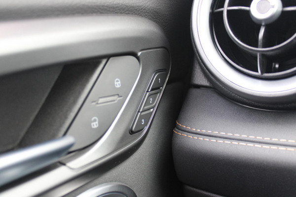 Alfa Romeo Tonale 1.3T PHEV 280pk Edizione Business | HARMAN/KARDON PREMIUM AUDIO | PREMIUM PACK: LEDEREN BEKLEDING/GEVENTILEERDE VOORSTOELEN/4-VOUDIG ELEKTRISCH VERSTELBARE LENDESTEUN VOORSTOELEN | WINTERPACK: STOEL/STUUR VERWARMING | TECHNOLOGY PACK: PARKEERWAARSCHUWING VOOR EN ACHTER/360° CAMERA/AUTOMATISCH INPARKEREN/ AUTONOMOUS DRIVING LEVEL 2: ADAPTIVE CRUISE CONTROL/LANE CENTERING ASSIST/TRAFFIC JAM ASSIST DODEHOEK DETECTIE AUTOMATISCH DIMMENDE BUITENSPIEGELS | DRAADLOZE TELEFOONLADER | FULL LED MATRIX KOPLAMPEN | DUAL STAGE VALVE: ACTIEVE DEMPING | KEYLESS ENTRY/START | 1MM 19''