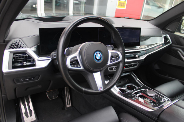 BMW X5 xDrive50e 490PK M-SPORT LAUNCH EDITION | PANORAMA SCHUIF/KANTEL DAK "SKY LOUNGE" | COMFORT STOELEN ELEKTRISCH VERSTELBAAR MET GEHEUGENFUNCTIE EN VERWARMBAAR VOOR EN ACHTER | LEDEREN BEKLEDING BMW INDIVIDUAL ZWART | EDELHOUT INTERIEURLIJSTEN | RIJASSISTENT-SYSTEEM DRIVING ASSISTANT PROFFESIONAL MET O.A. DODEHOEK DETECTIE EN ADAPTIVE CRUISE CONTROL | TRAVEL PAKKET | INNOVATIE-PAKKET: PARKEERASSISTENT-PAKKET PROFESSIONAL/ADAPTIEVE LED KOPLAMPEN/HARMAN/KARDON AUDIO SYSTEM/BMW LIVE PROFESSIONAL/RIJASSISTEN-SYSTEEM BMW GESTURE CONTROL/RIJSTROOK ASSISTENT/RIJSTROOKWISSEL ASSI