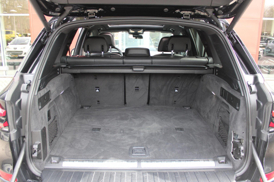 BMW X5 xDrive50e 490PK M-SPORT LAUNCH EDITION | PANORAMA SCHUIF/KANTEL DAK "SKY LOUNGE" | COMFORT STOELEN ELEKTRISCH VERSTELBAAR MET GEHEUGENFUNCTIE EN VERWARMBAAR VOOR EN ACHTER | LEDEREN BEKLEDING BMW INDIVIDUAL ZWART | EDELHOUT INTERIEURLIJSTEN | RIJASSISTENT-SYSTEEM DRIVING ASSISTANT PROFFESIONAL MET O.A. DODEHOEK DETECTIE EN ADAPTIVE CRUISE CONTROL | TRAVEL PAKKET | INNOVATIE-PAKKET: PARKEERASSISTENT-PAKKET PROFESSIONAL/ADAPTIEVE LED KOPLAMPEN/HARMAN/KARDON AUDIO SYSTEM/BMW LIVE PROFESSIONAL/RIJASSISTEN-SYSTEEM BMW GESTURE CONTROL/RIJSTROOK ASSISTENT/RIJSTROOKWISSEL ASSI