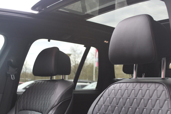 BMW X5 xDrive50e 490PK M-SPORT LAUNCH EDITION | PANORAMA SCHUIF/KANTEL DAK "SKY LOUNGE" | COMFORT STOELEN ELEKTRISCH VERSTELBAAR MET GEHEUGENFUNCTIE EN VERWARMBAAR VOOR EN ACHTER | LEDEREN BEKLEDING BMW INDIVIDUAL ZWART | EDELHOUT INTERIEURLIJSTEN | RIJASSISTENT-SYSTEEM DRIVING ASSISTANT PROFFESIONAL MET O.A. DODEHOEK DETECTIE EN ADAPTIVE CRUISE CONTROL | TRAVEL PAKKET | INNOVATIE-PAKKET: PARKEERASSISTENT-PAKKET PROFESSIONAL/ADAPTIEVE LED KOPLAMPEN/HARMAN/KARDON AUDIO SYSTEM/BMW LIVE PROFESSIONAL/RIJASSISTEN-SYSTEEM BMW GESTURE CONTROL/RIJSTROOK ASSISTENT/RIJSTROOKWISSEL ASSI