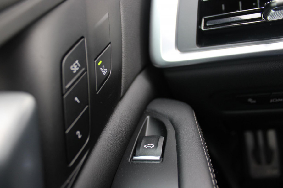 BMW X5 xDrive50e 490PK M-SPORT LAUNCH EDITION | PANORAMA SCHUIF/KANTEL DAK "SKY LOUNGE" | COMFORT STOELEN ELEKTRISCH VERSTELBAAR MET GEHEUGENFUNCTIE EN VERWARMBAAR VOOR EN ACHTER | LEDEREN BEKLEDING BMW INDIVIDUAL ZWART | EDELHOUT INTERIEURLIJSTEN | RIJASSISTENT-SYSTEEM DRIVING ASSISTANT PROFFESIONAL MET O.A. DODEHOEK DETECTIE EN ADAPTIVE CRUISE CONTROL | TRAVEL PAKKET | INNOVATIE-PAKKET: PARKEERASSISTENT-PAKKET PROFESSIONAL/ADAPTIEVE LED KOPLAMPEN/HARMAN/KARDON AUDIO SYSTEM/BMW LIVE PROFESSIONAL/RIJASSISTEN-SYSTEEM BMW GESTURE CONTROL/RIJSTROOK ASSISTENT/RIJSTROOKWISSEL ASSI