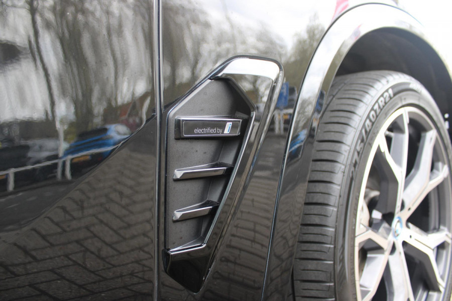 BMW X5 xDrive50e 490PK M-SPORT LAUNCH EDITION | PANORAMA SCHUIF/KANTEL DAK "SKY LOUNGE" | COMFORT STOELEN ELEKTRISCH VERSTELBAAR MET GEHEUGENFUNCTIE EN VERWARMBAAR VOOR EN ACHTER | LEDEREN BEKLEDING BMW INDIVIDUAL ZWART | EDELHOUT INTERIEURLIJSTEN | RIJASSISTENT-SYSTEEM DRIVING ASSISTANT PROFFESIONAL MET O.A. DODEHOEK DETECTIE EN ADAPTIVE CRUISE CONTROL | TRAVEL PAKKET | INNOVATIE-PAKKET: PARKEERASSISTENT-PAKKET PROFESSIONAL/ADAPTIEVE LED KOPLAMPEN/HARMAN/KARDON AUDIO SYSTEM/BMW LIVE PROFESSIONAL/RIJASSISTEN-SYSTEEM BMW GESTURE CONTROL/RIJSTROOK ASSISTENT/RIJSTROOKWISSEL ASSI