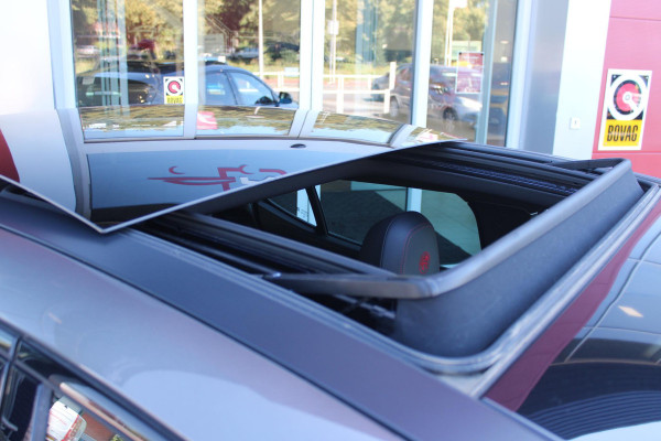 Alfa Romeo Tonale PHEV 280PK VELOCE | NIEUWE AUTO! | PANORAMISCH SCHUIF/KANTEL DAK | WINTERPACK: STOEL/STUUR VERWARMING | TECHNOLOGY PACK: PARKEERWAARSCHUWING VOOR EN ACHTER/360° CAMERA/AUTOMATISCH INPARKEREN/ AUTONOMOUS DRIVING LEVEL 2: ADAPTIVE CRUISE CONTROL/LANE CENTERING ASSIST/TRAFFIC JAM ASSIST DODEHOEK DETECTIE AUTOMATISCH DIMMENDE BUITENSPIEGELS | DRAADLOZE TELEFOONLADER | FULL LED MATRIX KOPLAMPEN | DUAL STAGE VALVE: ACTIEVE DEMPING | KEYLESS ENTRY/START | 19" LICHTMETALEN VELGEN | ROODGESPOTEN BREMBO REMKLAUWEN | NAVIGATIE | DRAADLOZE APPLE CARPLAY/ANDROID AUTO | ELEKTRISCH B