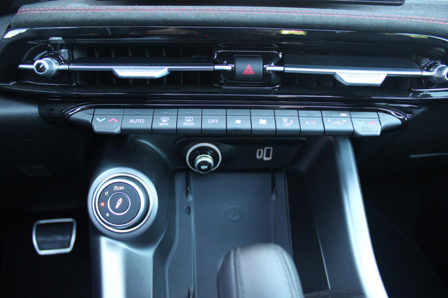 Alfa Romeo Tonale PHEV 280PK VELOCE | NIEUWE AUTO! | PANORAMISCH SCHUIF/KANTEL DAK | WINTERPACK: STOEL/STUUR VERWARMING | TECHNOLOGY PACK: PARKEERWAARSCHUWING VOOR EN ACHTER/360° CAMERA/AUTOMATISCH INPARKEREN/ AUTONOMOUS DRIVING LEVEL 2: ADAPTIVE CRUISE CONTROL/LANE CENTERING ASSIST/TRAFFIC JAM ASSIST DODEHOEK DETECTIE AUTOMATISCH DIMMENDE BUITENSPIEGELS | DRAADLOZE TELEFOONLADER | FULL LED MATRIX KOPLAMPEN | DUAL STAGE VALVE: ACTIEVE DEMPING | KEYLESS ENTRY/START | 19" LICHTMETALEN VELGEN | ROODGESPOTEN BREMBO REMKLAUWEN | NAVIGATIE | DRAADLOZE APPLE CARPLAY/ANDROID AUTO | ELEKTRISCH B