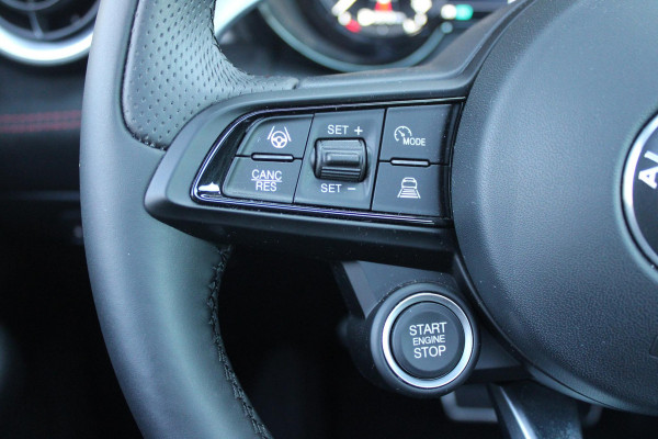 Alfa Romeo Tonale PHEV 280PK VELOCE | NIEUWE AUTO! | PANORAMISCH SCHUIF/KANTEL DAK | WINTERPACK: STOEL/STUUR VERWARMING | TECHNOLOGY PACK: PARKEERWAARSCHUWING VOOR EN ACHTER/360° CAMERA/AUTOMATISCH INPARKEREN/ AUTONOMOUS DRIVING LEVEL 2: ADAPTIVE CRUISE CONTROL/LANE CENTERING ASSIST/TRAFFIC JAM ASSIST DODEHOEK DETECTIE AUTOMATISCH DIMMENDE BUITENSPIEGELS | DRAADLOZE TELEFOONLADER | FULL LED MATRIX KOPLAMPEN | DUAL STAGE VALVE: ACTIEVE DEMPING | KEYLESS ENTRY/START | 19" LICHTMETALEN VELGEN | ROODGESPOTEN BREMBO REMKLAUWEN | NAVIGATIE | DRAADLOZE APPLE CARPLAY/ANDROID AUTO | ELEKTRISCH B