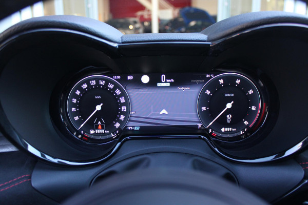 Alfa Romeo Tonale PHEV 280PK VELOCE | NIEUWE AUTO! | PANORAMISCH SCHUIF/KANTEL DAK | WINTERPACK: STOEL/STUUR VERWARMING | TECHNOLOGY PACK: PARKEERWAARSCHUWING VOOR EN ACHTER/360° CAMERA/AUTOMATISCH INPARKEREN/ AUTONOMOUS DRIVING LEVEL 2: ADAPTIVE CRUISE CONTROL/LANE CENTERING ASSIST/TRAFFIC JAM ASSIST DODEHOEK DETECTIE AUTOMATISCH DIMMENDE BUITENSPIEGELS | DRAADLOZE TELEFOONLADER | FULL LED MATRIX KOPLAMPEN | DUAL STAGE VALVE: ACTIEVE DEMPING | KEYLESS ENTRY/START | 19" LICHTMETALEN VELGEN | ROODGESPOTEN BREMBO REMKLAUWEN | NAVIGATIE | DRAADLOZE APPLE CARPLAY/ANDROID AUTO | ELEKTRISCH B