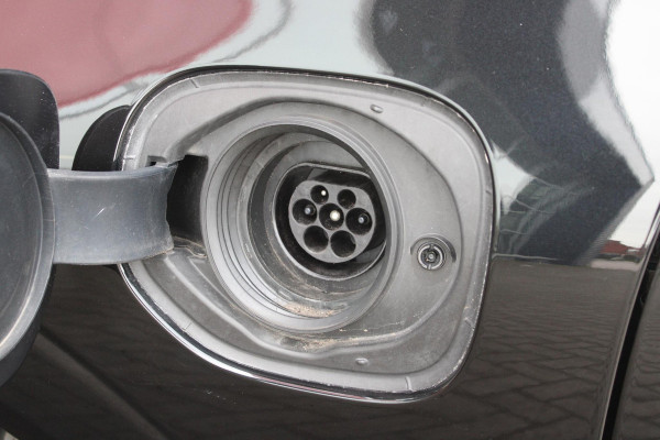 Volvo XC60 2.0 T6 340PK PHEV AWD INSCRIPTION EXCLUSIVE | PANORAMA SCHUIF/KANTEL DAK | LEDEREN BEKLEDING "MORITZ" MET COMFORT STOELEN | HARMAN KARDON AUDIO SYSTEEM | ELEKTRISCH WEGKLAPBARE TREKHAAK | ACHTERUITRIJ CAMERA | PARKEERSENSOREN VOOR + ACHTER | 19" "5-MULTISPAAKS BLACK DIAMONT CUT INSCRIPTION | NAVIGATIESYSTEEM OP BASIS VAN GOOGLE MAPS | APPLE CARPLAY/ANDROID AUTO | KEYLESS ENTRY/START | STANDVERWARMING | ELEKTRISCH BEDIENBARE ACHTERKLEP | INTELLSAFE ASSIST (O.A. ADAPTIVE CRUISE CONTROL MET PILOT ASSIST) | ELEKTRISCH VERSTELBARE BESTUURDERSSTOEL MET GEHEUGENFUNCTIE EN ZIT