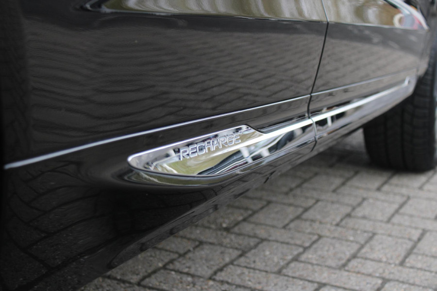 Volvo XC60 2.0 T6 340PK PHEV AWD INSCRIPTION EXCLUSIVE | PANORAMA SCHUIF/KANTEL DAK | LEDEREN BEKLEDING "MORITZ" MET COMFORT STOELEN | HARMAN KARDON AUDIO SYSTEEM | ELEKTRISCH WEGKLAPBARE TREKHAAK | ACHTERUITRIJ CAMERA | PARKEERSENSOREN VOOR + ACHTER | 19" "5-MULTISPAAKS BLACK DIAMONT CUT INSCRIPTION | NAVIGATIESYSTEEM OP BASIS VAN GOOGLE MAPS | APPLE CARPLAY/ANDROID AUTO | KEYLESS ENTRY/START | STANDVERWARMING | ELEKTRISCH BEDIENBARE ACHTERKLEP | INTELLSAFE ASSIST (O.A. ADAPTIVE CRUISE CONTROL MET PILOT ASSIST) | ELEKTRISCH VERSTELBARE BESTUURDERSSTOEL MET GEHEUGENFUNCTIE EN ZIT