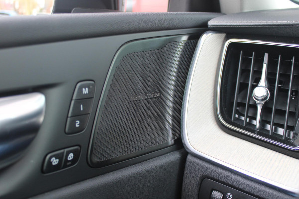 Volvo XC60 2.0 T6 340PK PHEV AWD INSCRIPTION EXCLUSIVE | PANORAMA SCHUIF/KANTEL DAK | LEDEREN BEKLEDING "MORITZ" MET COMFORT STOELEN | HARMAN KARDON AUDIO SYSTEEM | ELEKTRISCH WEGKLAPBARE TREKHAAK | ACHTERUITRIJ CAMERA | PARKEERSENSOREN VOOR + ACHTER | 19" "5-MULTISPAAKS BLACK DIAMONT CUT INSCRIPTION | NAVIGATIESYSTEEM OP BASIS VAN GOOGLE MAPS | APPLE CARPLAY/ANDROID AUTO | KEYLESS ENTRY/START | STANDVERWARMING | ELEKTRISCH BEDIENBARE ACHTERKLEP | INTELLSAFE ASSIST (O.A. ADAPTIVE CRUISE CONTROL MET PILOT ASSIST) | ELEKTRISCH VERSTELBARE BESTUURDERSSTOEL MET GEHEUGENFUNCTIE EN ZIT