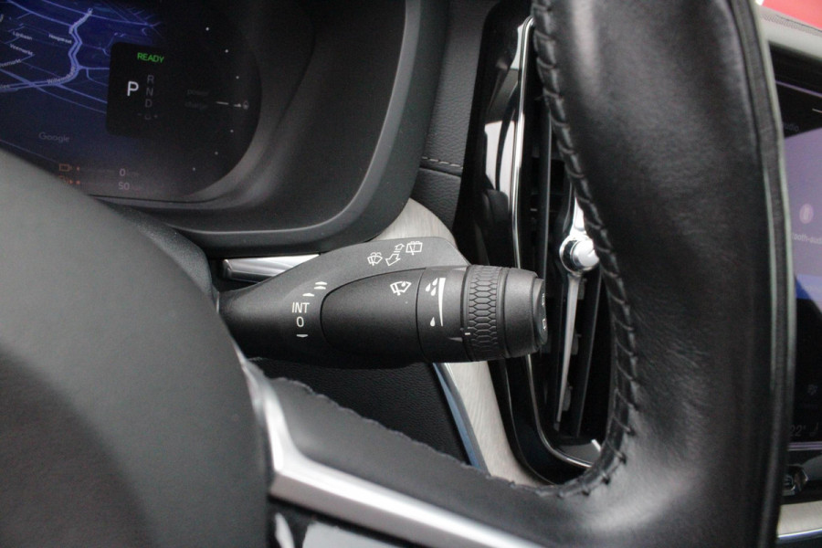 Volvo XC60 2.0 T6 340PK PHEV AWD INSCRIPTION EXCLUSIVE | PANORAMA SCHUIF/KANTEL DAK | LEDEREN BEKLEDING "MORITZ" MET COMFORT STOELEN | HARMAN KARDON AUDIO SYSTEEM | ELEKTRISCH WEGKLAPBARE TREKHAAK | ACHTERUITRIJ CAMERA | PARKEERSENSOREN VOOR + ACHTER | 19" "5-MULTISPAAKS BLACK DIAMONT CUT INSCRIPTION | NAVIGATIESYSTEEM OP BASIS VAN GOOGLE MAPS | APPLE CARPLAY/ANDROID AUTO | KEYLESS ENTRY/START | STANDVERWARMING | ELEKTRISCH BEDIENBARE ACHTERKLEP | INTELLSAFE ASSIST (O.A. ADAPTIVE CRUISE CONTROL MET PILOT ASSIST) | ELEKTRISCH VERSTELBARE BESTUURDERSSTOEL MET GEHEUGENFUNCTIE EN ZIT