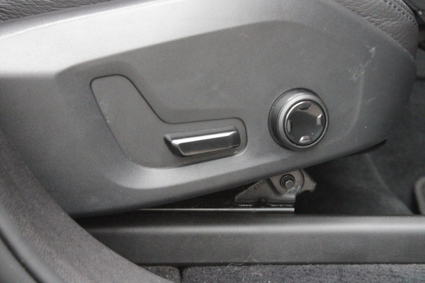 Volvo XC60 2.0 T6 340PK PHEV AWD INSCRIPTION EXCLUSIVE | PANORAMA SCHUIF/KANTEL DAK | LEDEREN BEKLEDING "MORITZ" MET COMFORT STOELEN | HARMAN KARDON AUDIO SYSTEEM | ELEKTRISCH WEGKLAPBARE TREKHAAK | ACHTERUITRIJ CAMERA | PARKEERSENSOREN VOOR + ACHTER | 19" "5-MULTISPAAKS BLACK DIAMONT CUT INSCRIPTION | NAVIGATIESYSTEEM OP BASIS VAN GOOGLE MAPS | APPLE CARPLAY/ANDROID AUTO | KEYLESS ENTRY/START | STANDVERWARMING | ELEKTRISCH BEDIENBARE ACHTERKLEP | INTELLSAFE ASSIST (O.A. ADAPTIVE CRUISE CONTROL MET PILOT ASSIST) | ELEKTRISCH VERSTELBARE BESTUURDERSSTOEL MET GEHEUGENFUNCTIE EN ZIT