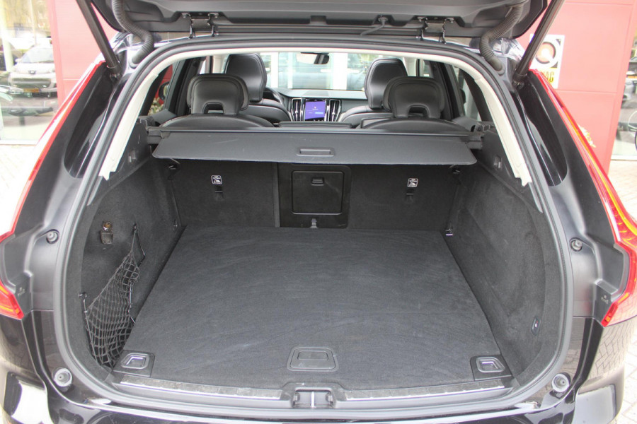 Volvo XC60 2.0 T6 340PK PHEV AWD INSCRIPTION EXCLUSIVE | PANORAMA SCHUIF/KANTEL DAK | LEDEREN BEKLEDING "MORITZ" MET COMFORT STOELEN | HARMAN KARDON AUDIO SYSTEEM | ELEKTRISCH WEGKLAPBARE TREKHAAK | ACHTERUITRIJ CAMERA | PARKEERSENSOREN VOOR + ACHTER | 19" "5-MULTISPAAKS BLACK DIAMONT CUT INSCRIPTION | NAVIGATIESYSTEEM OP BASIS VAN GOOGLE MAPS | APPLE CARPLAY/ANDROID AUTO | KEYLESS ENTRY/START | STANDVERWARMING | ELEKTRISCH BEDIENBARE ACHTERKLEP | INTELLSAFE ASSIST (O.A. ADAPTIVE CRUISE CONTROL MET PILOT ASSIST) | ELEKTRISCH VERSTELBARE BESTUURDERSSTOEL MET GEHEUGENFUNCTIE EN ZIT