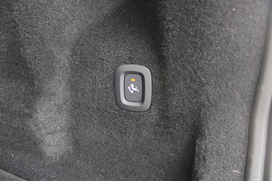 Volvo XC60 2.0 T6 340PK PHEV AWD INSCRIPTION EXCLUSIVE | PANORAMA SCHUIF/KANTEL DAK | LEDEREN BEKLEDING "MORITZ" MET COMFORT STOELEN | HARMAN KARDON AUDIO SYSTEEM | ELEKTRISCH WEGKLAPBARE TREKHAAK | ACHTERUITRIJ CAMERA | PARKEERSENSOREN VOOR + ACHTER | 19" "5-MULTISPAAKS BLACK DIAMONT CUT INSCRIPTION | NAVIGATIESYSTEEM OP BASIS VAN GOOGLE MAPS | APPLE CARPLAY/ANDROID AUTO | KEYLESS ENTRY/START | STANDVERWARMING | ELEKTRISCH BEDIENBARE ACHTERKLEP | INTELLSAFE ASSIST (O.A. ADAPTIVE CRUISE CONTROL MET PILOT ASSIST) | ELEKTRISCH VERSTELBARE BESTUURDERSSTOEL MET GEHEUGENFUNCTIE EN ZIT