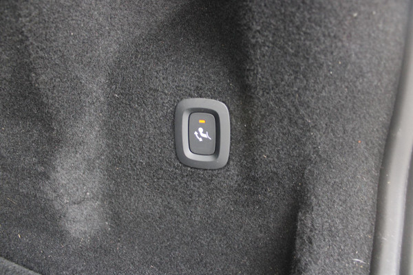 Volvo XC60 2.0 T6 340PK PHEV AWD INSCRIPTION EXCLUSIVE | PANORAMA SCHUIF/KANTEL DAK | LEDEREN BEKLEDING "MORITZ" MET COMFORT STOELEN | HARMAN KARDON AUDIO SYSTEEM | ELEKTRISCH WEGKLAPBARE TREKHAAK | ACHTERUITRIJ CAMERA | PARKEERSENSOREN VOOR + ACHTER | 19" "5-MULTISPAAKS BLACK DIAMONT CUT INSCRIPTION | NAVIGATIESYSTEEM OP BASIS VAN GOOGLE MAPS | APPLE CARPLAY/ANDROID AUTO | KEYLESS ENTRY/START | STANDVERWARMING | ELEKTRISCH BEDIENBARE ACHTERKLEP | INTELLSAFE ASSIST (O.A. ADAPTIVE CRUISE CONTROL MET PILOT ASSIST) | ELEKTRISCH VERSTELBARE BESTUURDERSSTOEL MET GEHEUGENFUNCTIE EN ZIT