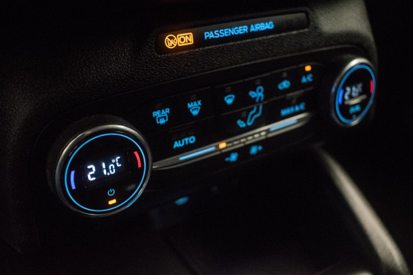 Ford FOCUS Wagon 1.0 EcoBoost Trend Edition Business [ Carplay Keyless Rijstrooksensor Parkeersensoren Navigatie Climate Control ]