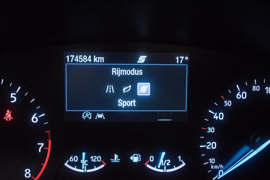 Ford FOCUS Wagon 1.0 EcoBoost Trend Edition Business [ Carplay Keyless Rijstrooksensor Parkeersensoren Navigatie Climate Control ]